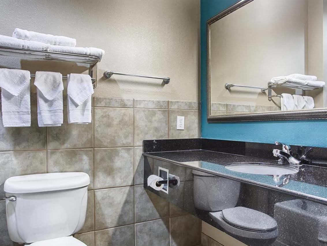 Best Western Mineola Inn Экстерьер фото